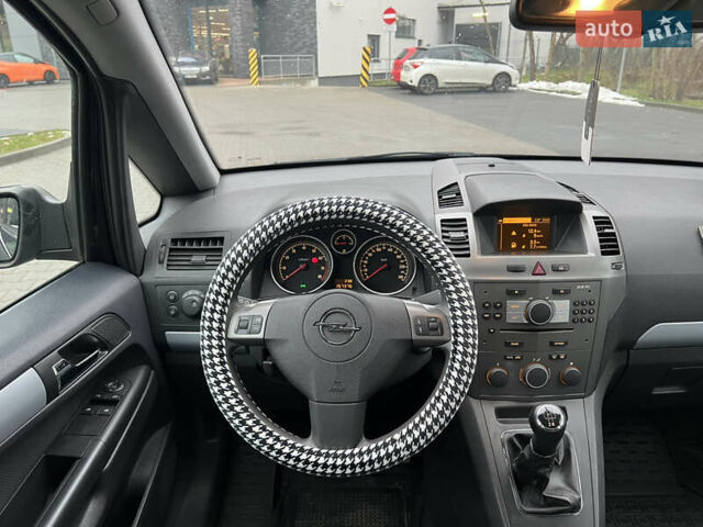 Черный Опель Зафира, объемом двигателя 1.6 л и пробегом 157 тыс. км за 5650 $, фото 14 на Automoto.ua