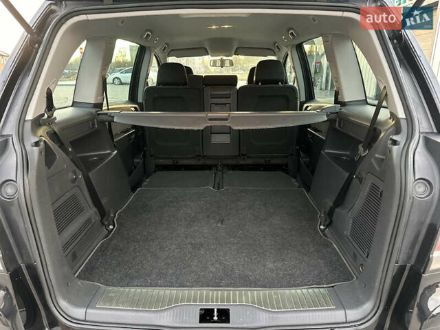 Черный Опель Зафира, объемом двигателя 1.6 л и пробегом 194 тыс. км за 5300 $, фото 119 на Automoto.ua