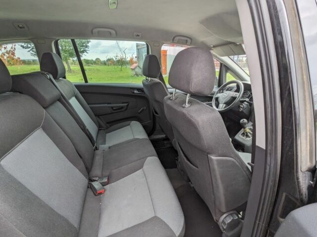 Черный Опель Зафира, объемом двигателя 0 л и пробегом 305 тыс. км за 2700 $, фото 3 на Automoto.ua