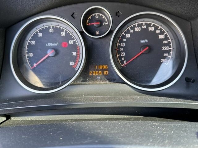 Черный Опель Зафира, объемом двигателя 1.6 л и пробегом 236 тыс. км за 5800 $, фото 13 на Automoto.ua