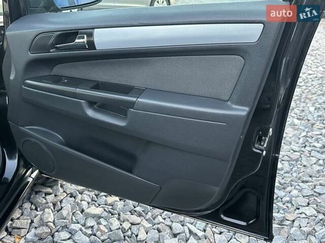 Черный Опель Зафира, объемом двигателя 1.8 л и пробегом 242 тыс. км за 5350 $, фото 68 на Automoto.ua