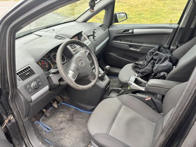 Черный Опель Зафира, объемом двигателя 1.9 л и пробегом 340 тыс. км за 2050 $, фото 5 на Automoto.ua