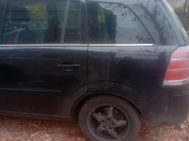 Черный Опель Зафира, объемом двигателя 1.9 л и пробегом 3 тыс. км за 2650 $, фото 4 на Automoto.ua