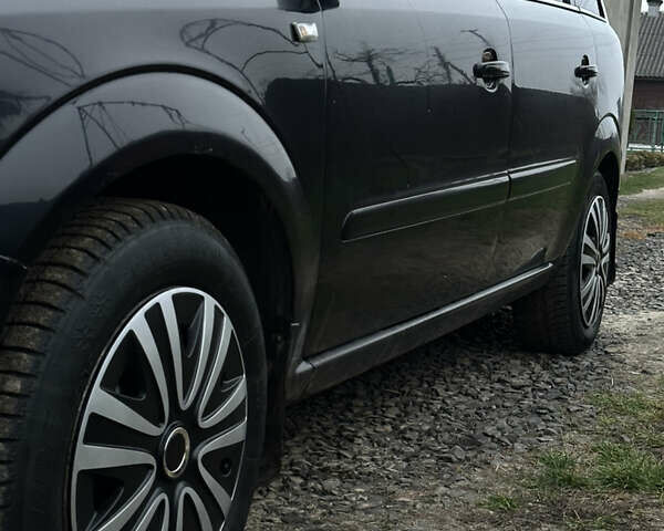 Черный Опель Зафира, объемом двигателя 1.9 л и пробегом 280 тыс. км за 4950 $, фото 7 на Automoto.ua