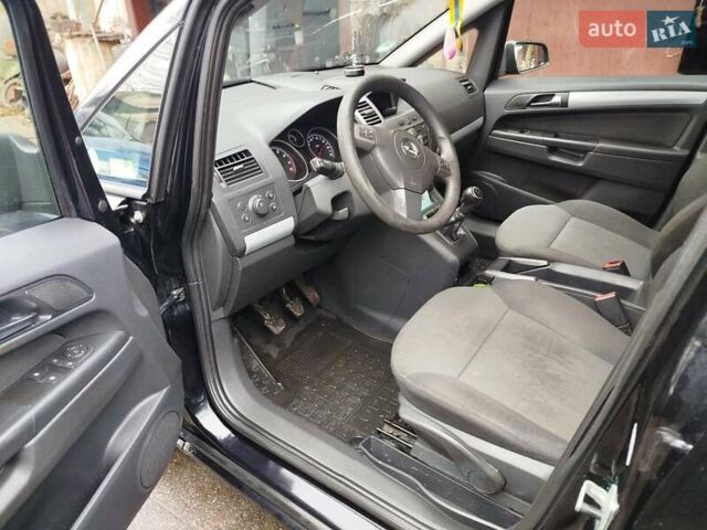 Черный Опель Зафира, объемом двигателя 1.6 л и пробегом 292 тыс. км за 4000 $, фото 6 на Automoto.ua