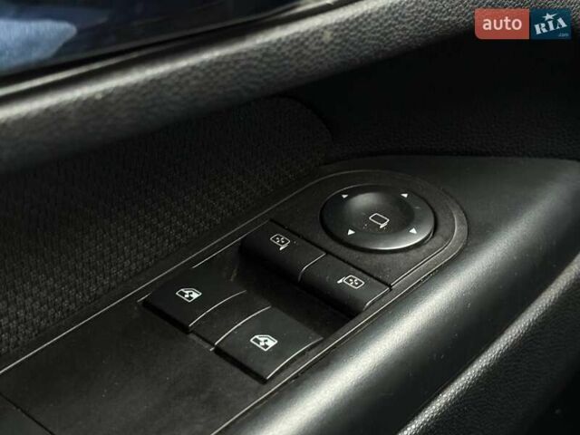 Черный Опель Зафира, объемом двигателя 1.91 л и пробегом 284 тыс. км за 5190 $, фото 15 на Automoto.ua