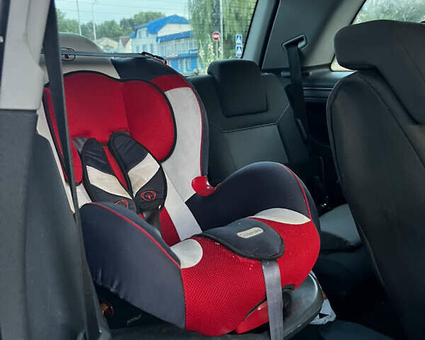 Черный Опель Зафира, объемом двигателя 1.91 л и пробегом 288 тыс. км за 5900 $, фото 12 на Automoto.ua