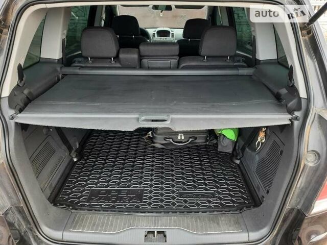 Черный Опель Зафира, объемом двигателя 1.6 л и пробегом 236 тыс. км за 5800 $, фото 8 на Automoto.ua