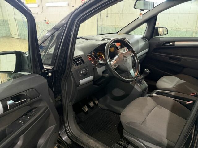 Черный Опель Зафира, объемом двигателя 2 л и пробегом 100 тыс. км за 2950 $, фото 8 на Automoto.ua