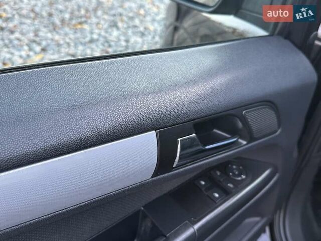 Черный Опель Зафира, объемом двигателя 1.8 л и пробегом 242 тыс. км за 5350 $, фото 33 на Automoto.ua