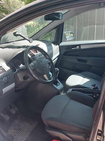 Черный Опель Зафира, объемом двигателя 1.8 л и пробегом 280 тыс. км за 5060 $, фото 5 на Automoto.ua