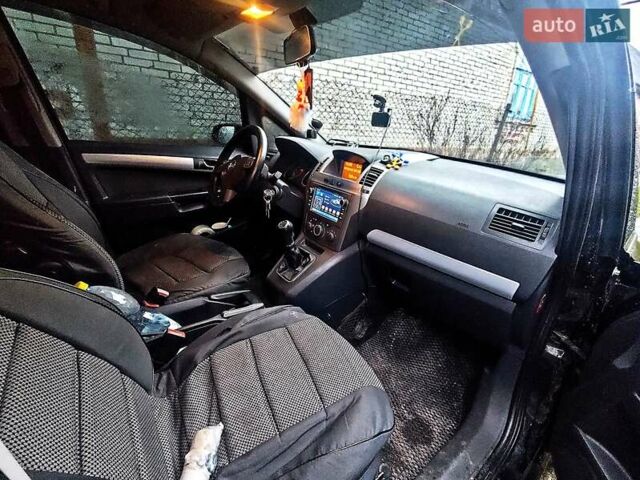 Черный Опель Зафира, объемом двигателя 1.9 л и пробегом 380 тыс. км за 5900 $, фото 2 на Automoto.ua