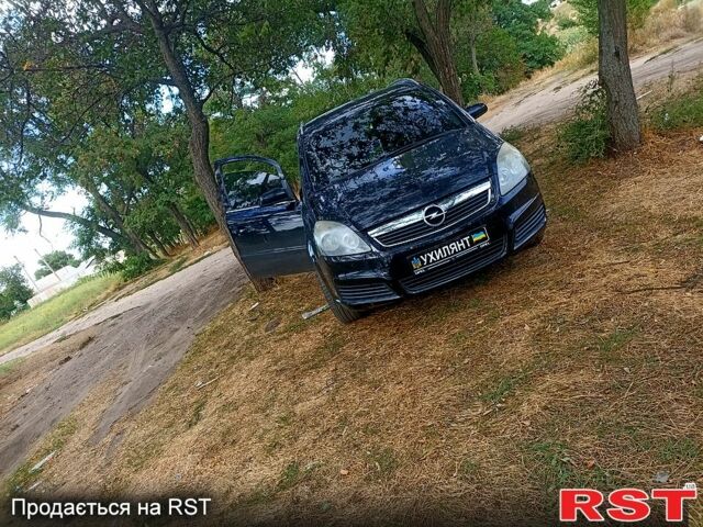 Черный Опель Зафира, объемом двигателя 1.6 л и пробегом 20 тыс. км за 5000 $, фото 4 на Automoto.ua