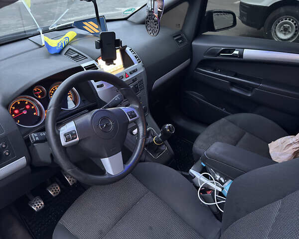 Черный Опель Зафира, объемом двигателя 1.91 л и пробегом 344 тыс. км за 5300 $, фото 15 на Automoto.ua