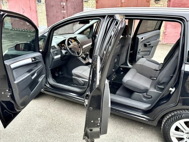 Черный Опель Зафира, объемом двигателя 1.8 л и пробегом 279 тыс. км за 4600 $, фото 16 на Automoto.ua