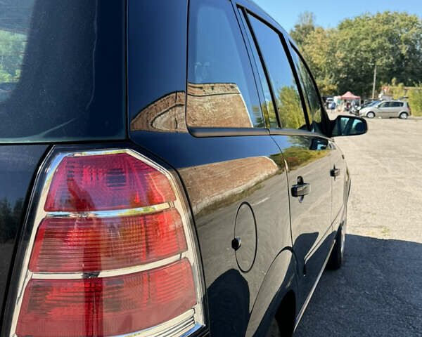 Черный Опель Зафира, объемом двигателя 1.6 л и пробегом 223 тыс. км за 6199 $, фото 10 на Automoto.ua