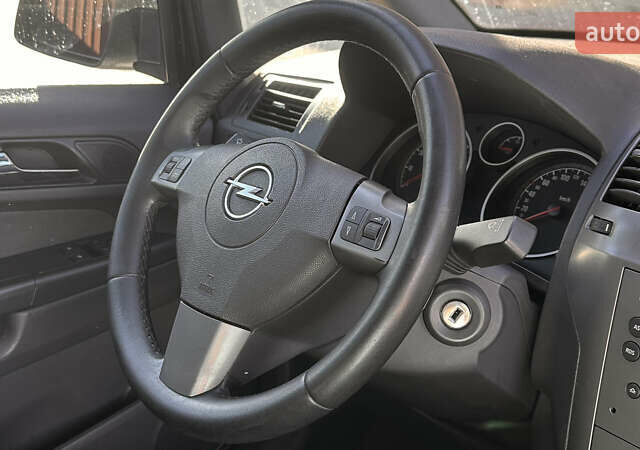 Чорний Опель Зафіра, об'ємом двигуна 1.8 л та пробігом 107 тис. км за 8200 $, фото 16 на Automoto.ua