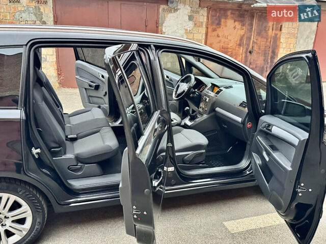 Чорний Опель Зафіра, об'ємом двигуна 1.8 л та пробігом 284 тис. км за 4600 $, фото 24 на Automoto.ua