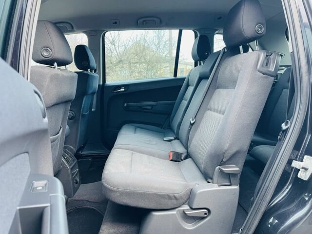 Черный Опель Зафира, объемом двигателя 1.9 л и пробегом 190 тыс. км за 5900 $, фото 11 на Automoto.ua