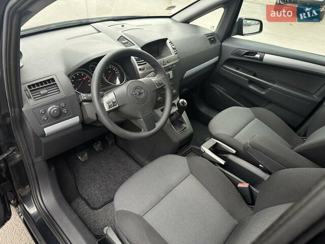 Чорний Опель Зафіра, об'ємом двигуна 1.6 л та пробігом 196 тис. км за 5700 $, фото 16 на Automoto.ua