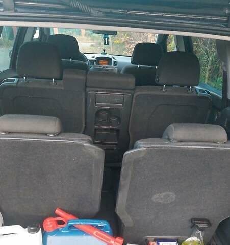 Черный Опель Зафира, объемом двигателя 1.8 л и пробегом 294 тыс. км за 6000 $, фото 4 на Automoto.ua