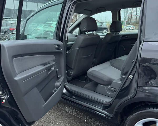 Черный Опель Зафира, объемом двигателя 1.8 л и пробегом 200 тыс. км за 6000 $, фото 8 на Automoto.ua