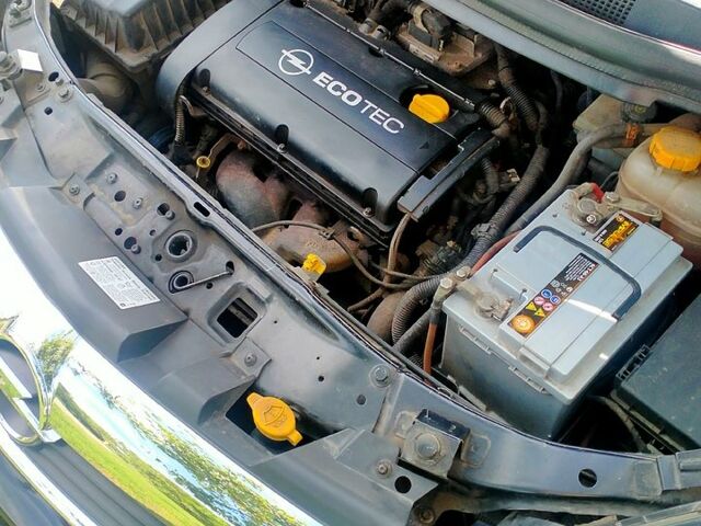 Чорний Опель Зафіра, об'ємом двигуна 1.6 л та пробігом 220 тис. км за 6000 $, фото 2 на Automoto.ua