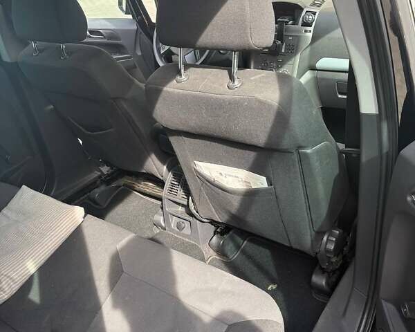 Черный Опель Зафира, объемом двигателя 2.2 л и пробегом 295 тыс. км за 4700 $, фото 2 на Automoto.ua