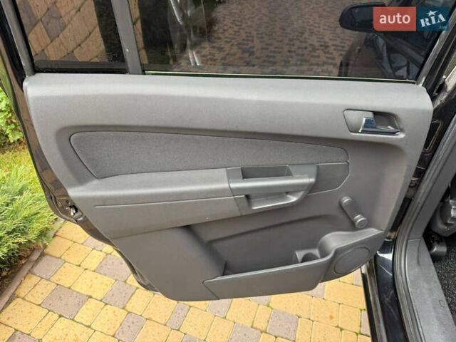 Черный Опель Зафира, объемом двигателя 1.8 л и пробегом 189 тыс. км за 5999 $, фото 16 на Automoto.ua