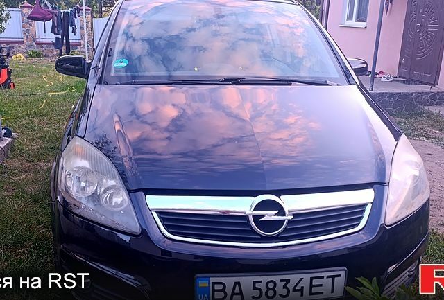 Черный Опель Зафира, объемом двигателя 1.6 л и пробегом 240 тыс. км за 5500 $, фото 2 на Automoto.ua