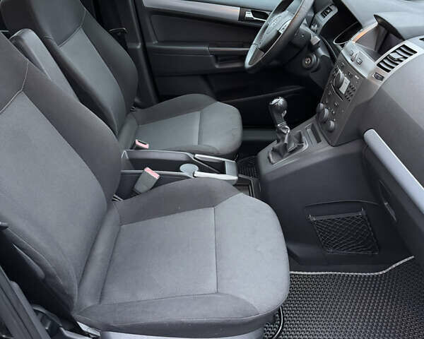 Черный Опель Зафира, объемом двигателя 1.8 л и пробегом 200 тыс. км за 6000 $, фото 18 на Automoto.ua