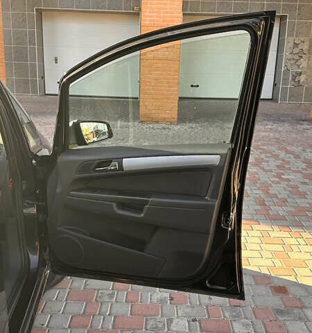 Чорний Опель Зафіра, об'ємом двигуна 1.8 л та пробігом 107 тис. км за 8200 $, фото 32 на Automoto.ua