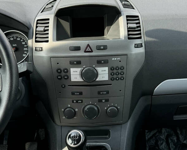 Черный Опель Зафира, объемом двигателя 1.6 л и пробегом 223 тыс. км за 6199 $, фото 17 на Automoto.ua