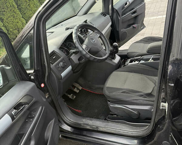 Черный Опель Зафира, объемом двигателя 1.91 л и пробегом 293 тыс. км за 5000 $, фото 1 на Automoto.ua