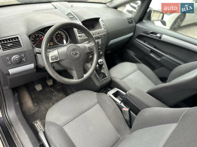 Черный Опель Зафира, объемом двигателя 1.8 л и пробегом 207 тыс. км за 5350 $, фото 10 на Automoto.ua