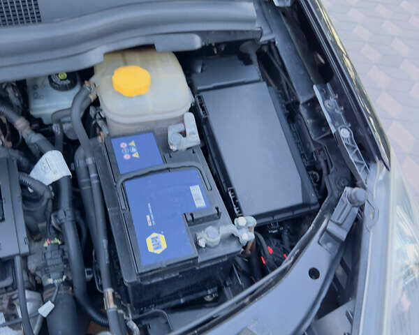 Черный Опель Зафира, объемом двигателя 1.6 л и пробегом 292 тыс. км за 6550 $, фото 10 на Automoto.ua