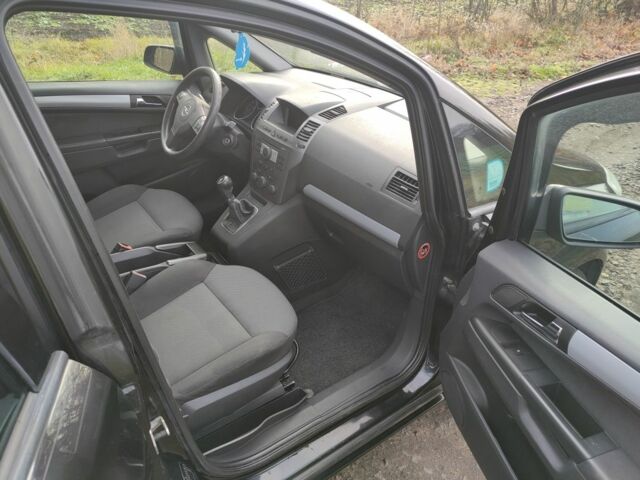 Черный Опель Зафира, объемом двигателя 0 л и пробегом 232 тыс. км за 5100 $, фото 5 на Automoto.ua