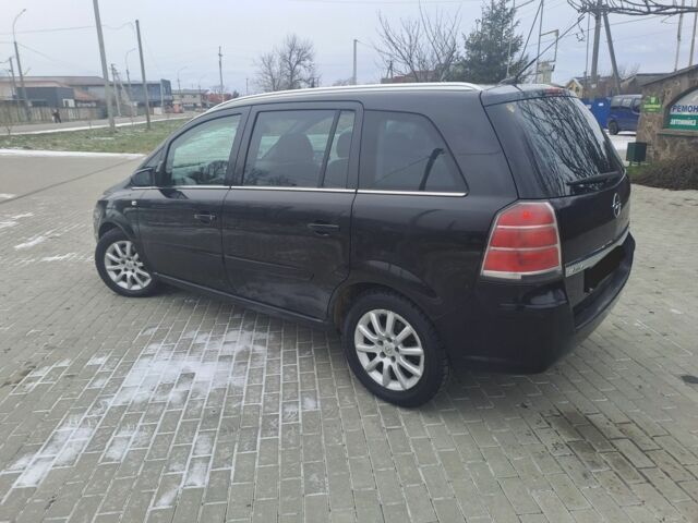 Черный Опель Зафира, объемом двигателя 1.9 л и пробегом 299 тыс. км за 5600 $, фото 3 на Automoto.ua