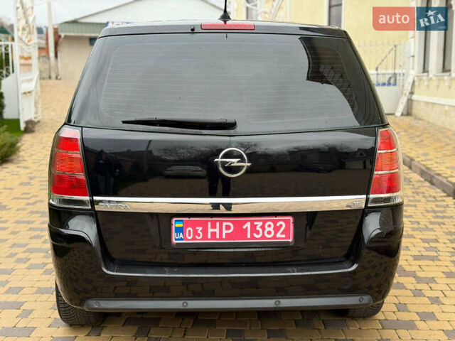 Черный Опель Зафира, объемом двигателя 1.8 л и пробегом 189 тыс. км за 5999 $, фото 4 на Automoto.ua