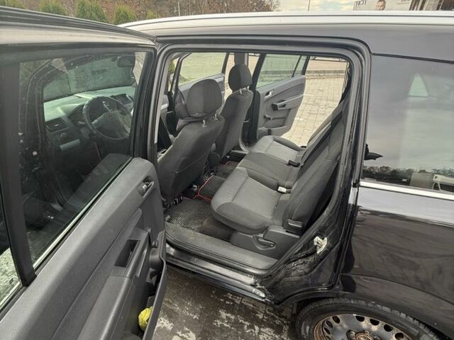 Черный Опель Зафира, объемом двигателя 1.9 л и пробегом 296 тыс. км за 5000 $, фото 4 на Automoto.ua