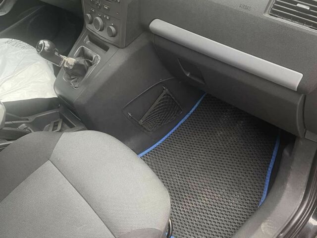 Чорний Опель Зафіра, об'ємом двигуна 1.9 л та пробігом 330 тис. км за 2250 $, фото 11 на Automoto.ua