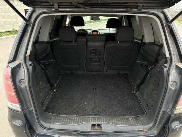 Черный Опель Зафира, объемом двигателя 1.9 л и пробегом 290 тыс. км за 2400 $, фото 11 на Automoto.ua