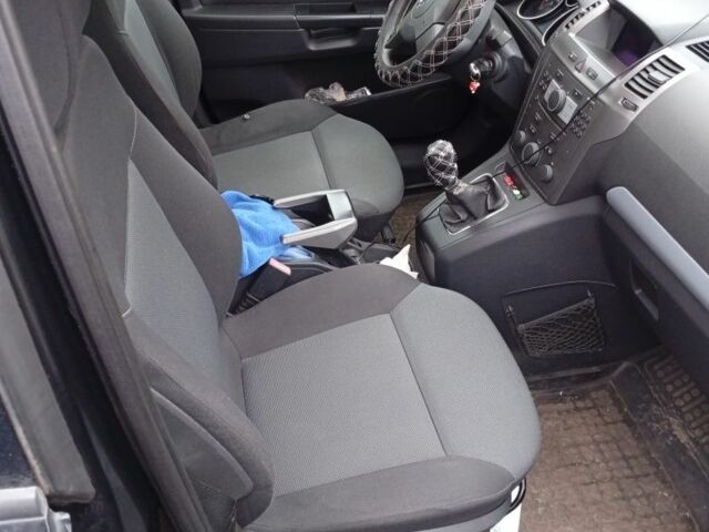 Черный Опель Зафира, объемом двигателя 1.6 л и пробегом 226 тыс. км за 6500 $, фото 1 на Automoto.ua