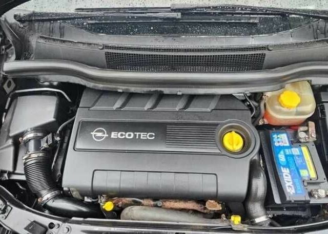 Черный Опель Зафира, объемом двигателя 1.9 л и пробегом 237 тыс. км за 2450 $, фото 8 на Automoto.ua