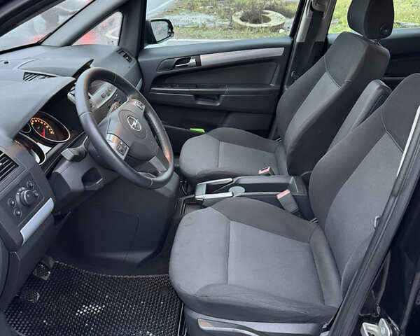 Черный Опель Зафира, объемом двигателя 1.8 л и пробегом 200 тыс. км за 6000 $, фото 19 на Automoto.ua