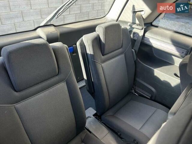 Черный Опель Зафира, объемом двигателя 1.91 л и пробегом 378 тыс. км за 3999 $, фото 4 на Automoto.ua