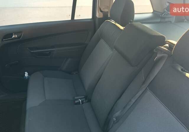 Черный Опель Зафира, объемом двигателя 1.8 л и пробегом 257 тыс. км за 5600 $, фото 8 на Automoto.ua