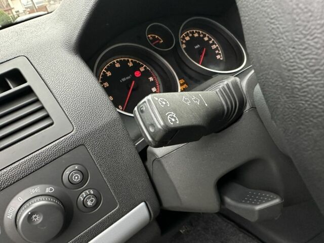 Чорний Опель Зафіра, об'ємом двигуна 1.6 л та пробігом 197 тис. км за 5700 $, фото 20 на Automoto.ua