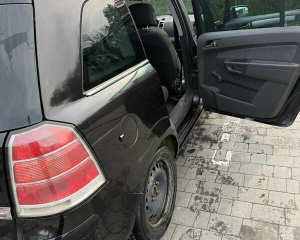 Черный Опель Зафира, объемом двигателя 1.91 л и пробегом 293 тыс. км за 5000 $, фото 6 на Automoto.ua