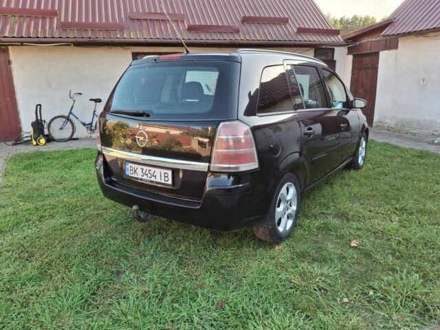 Черный Опель Зафира, объемом двигателя 1.9 л и пробегом 346 тыс. км за 5700 $, фото 4 на Automoto.ua